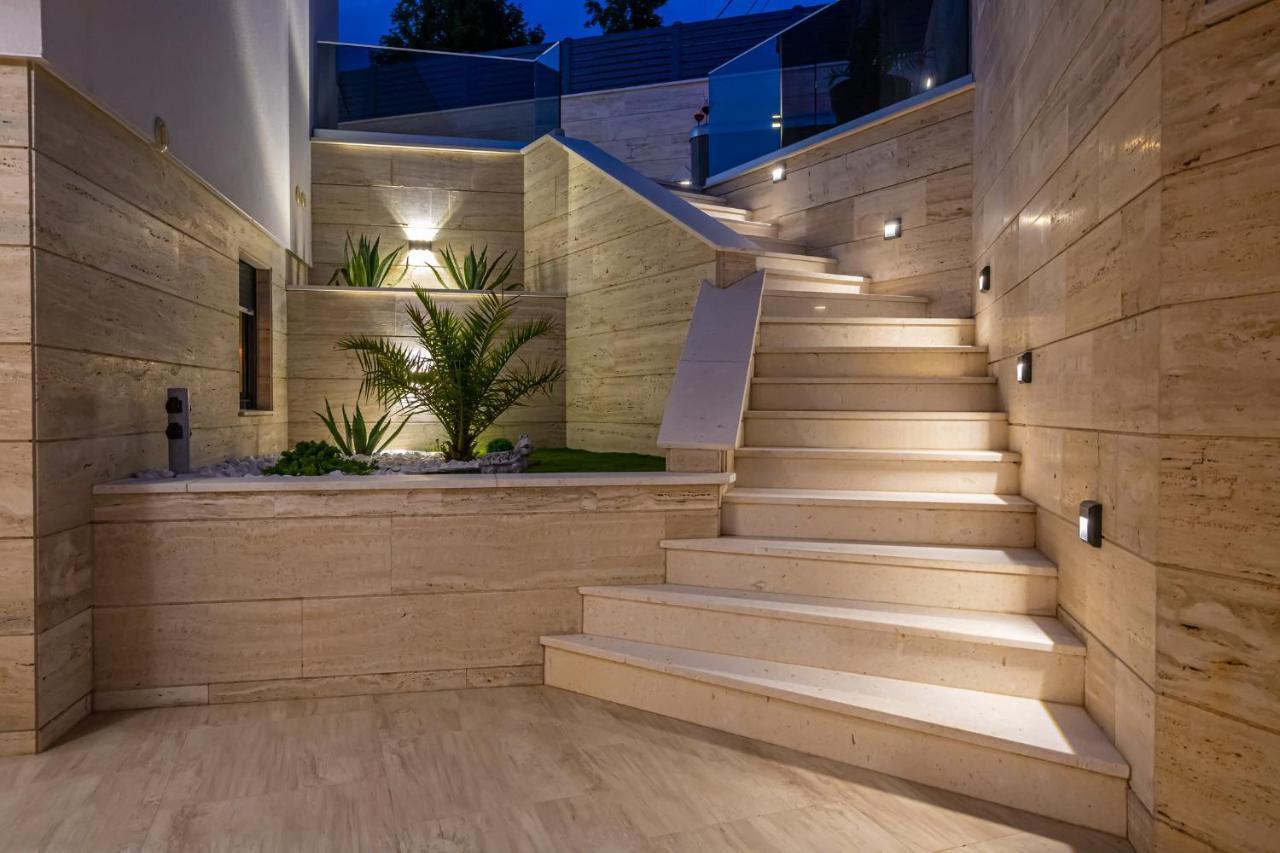 Villa Marassi With Heated Pool, Hot Tub And Sauna ツリクヴェニツァ エクステリア 写真