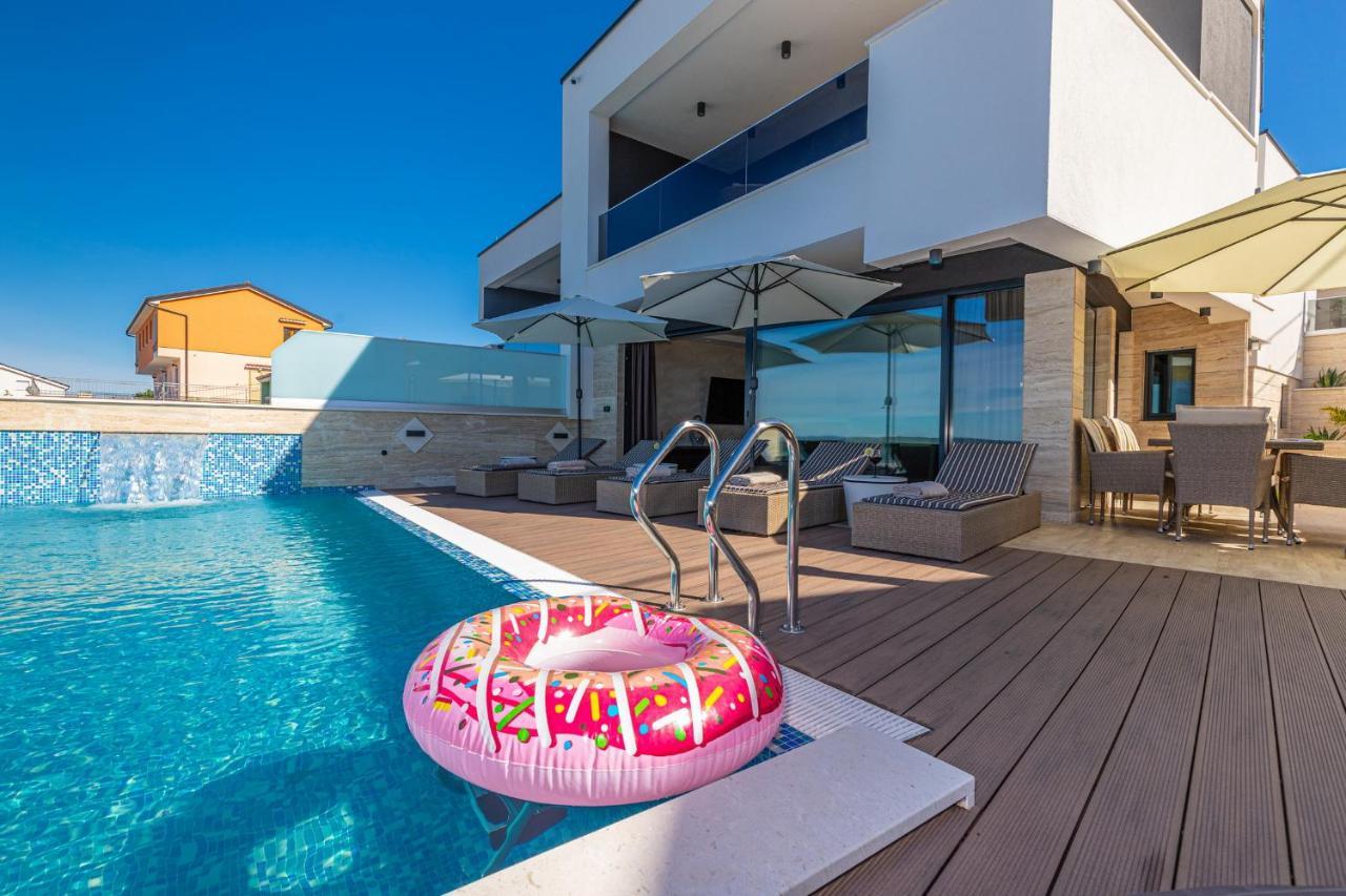 Villa Marassi With Heated Pool, Hot Tub And Sauna ツリクヴェニツァ エクステリア 写真