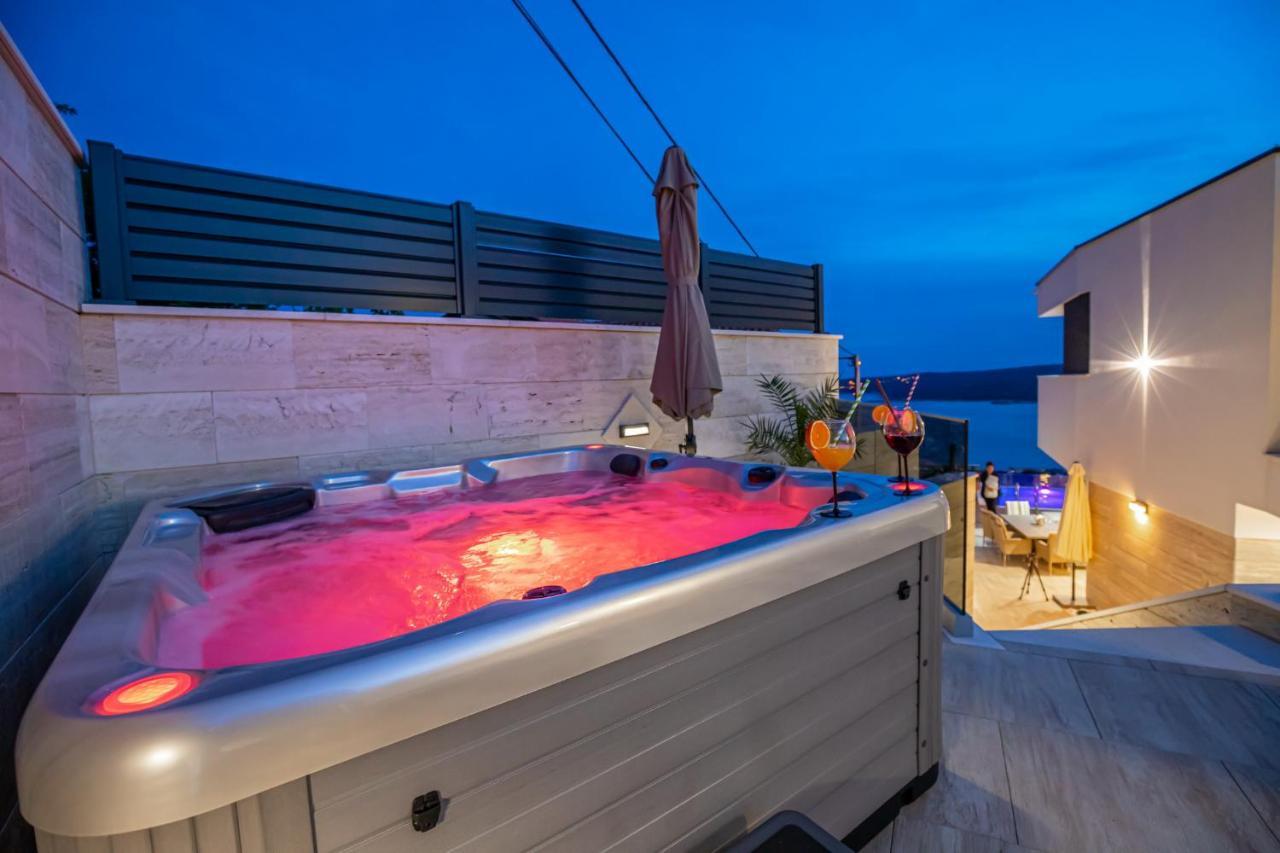 Villa Marassi With Heated Pool, Hot Tub And Sauna ツリクヴェニツァ エクステリア 写真