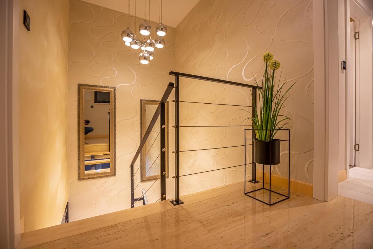 Villa Marassi With Heated Pool, Hot Tub And Sauna ツリクヴェニツァ エクステリア 写真