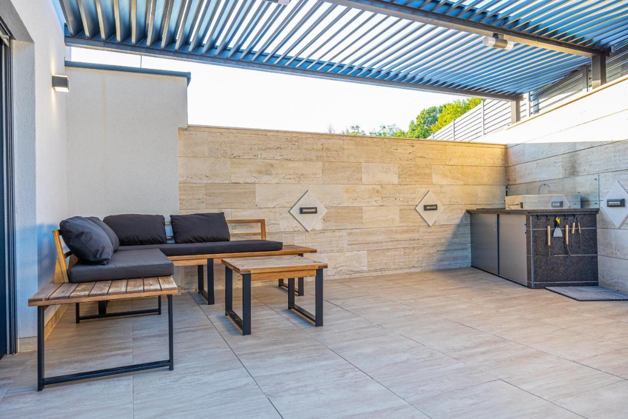 Villa Marassi With Heated Pool, Hot Tub And Sauna ツリクヴェニツァ エクステリア 写真